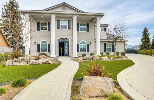Pool & Private Theater: Porterville Group Getaway!