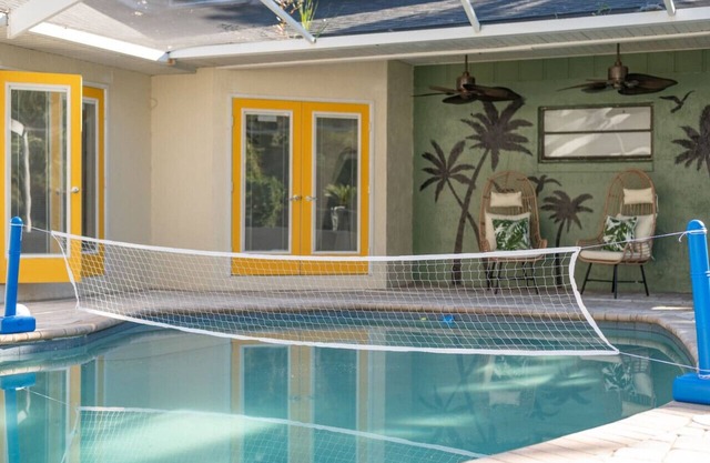 Pool + Sleeps 8 + 30mi Legoland