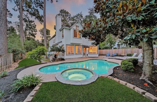 Pool & Spa – The Woodlands Gem