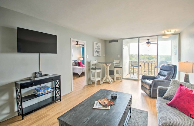 Pool & Views: 'Seventh Heaven' Hot Springs Condo