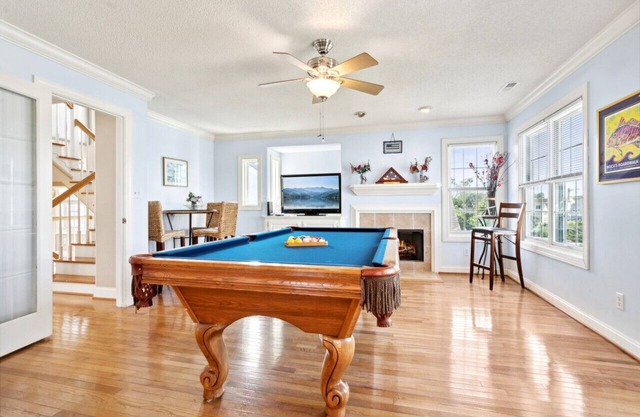 Pool, Walk to beach, Pool Table, Grills, Elevator