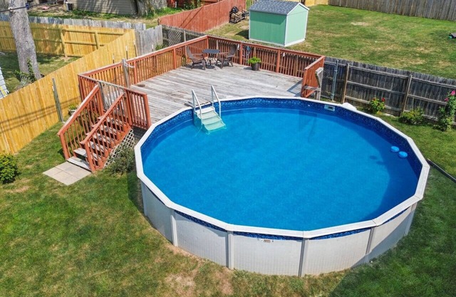 Poolside Palisade - A Fun Family Retreat for 6