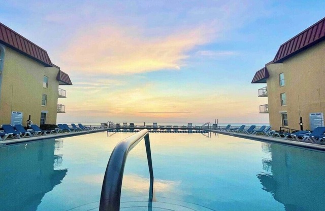 Poolside w/ocean views & direct beach access