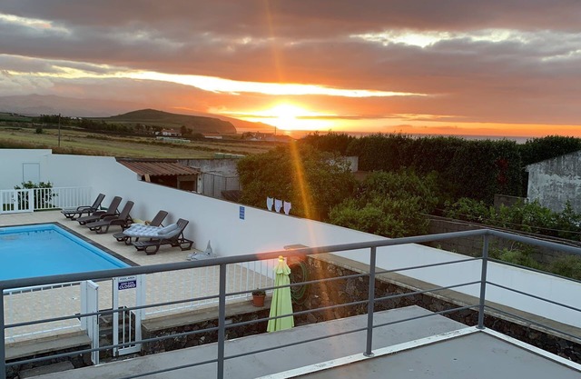 Pôr do Sol is an accommodation located in R.Grande,close to Santa Barbara beach