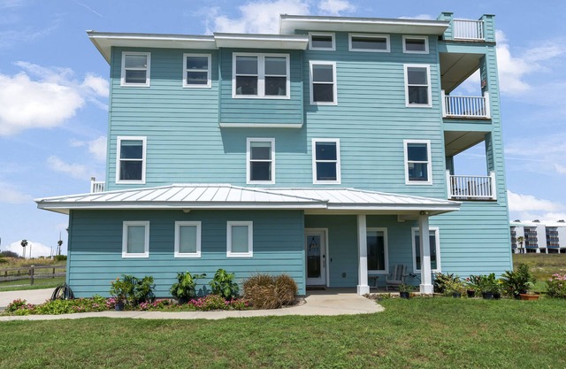 Port Aransas Mahalo Beach Home ~ Large Luxury Beach House with Private Boardwalk