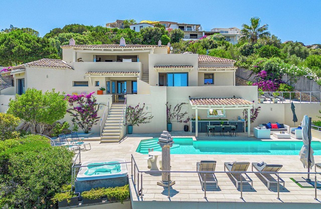 PORT CERVO DESIGN AND COMFORT Villa pool and jacuzzi, beautiful view Pevero