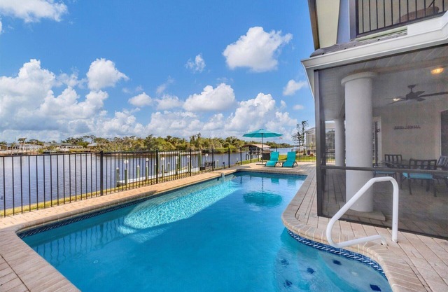 Port Charlotte 4 Bedroom Pool Vacation Home on Canal