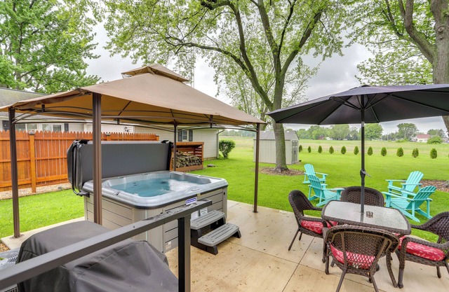 Port Clinton Home: Hot Tub, Steps to Portage River