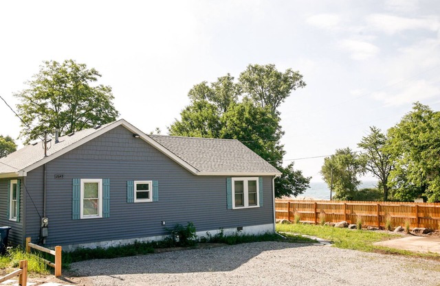 Porter Beach Vacation Getway! Lake Michigan Beachside Home - Newly Remodeled