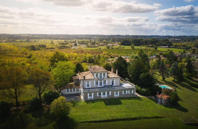 Portes de Bordeaux - 5-star chateau - organic vineyard