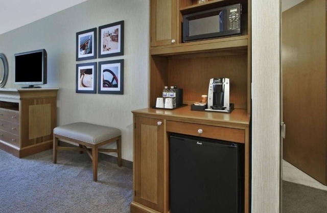 Portland's Best Accommodation w/Breakfast, 24h Fitness Center & Indoor Pool
