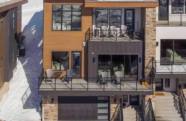 Postcard Views w/Luxury Touches & Hot Tub