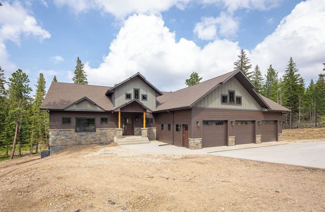 Powder House Pass 5 bedrooms - Hot tub, large garage, paved roads