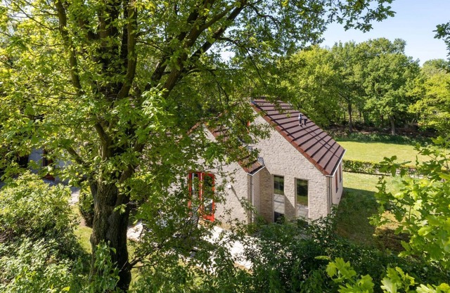 Prachtige vakantiewoning op park aan zwemwater