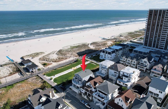 Premier beachfront “Beach Pad” - 9 bdrms/15 bed