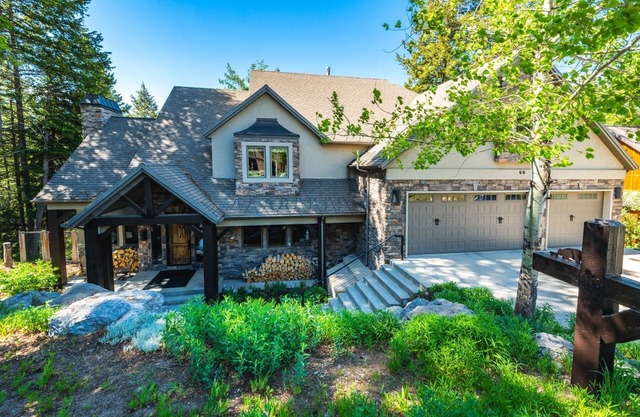 Premier Mountain Retreat/New Hot Tub + Climbing Wall/6 BR 4 BA/Sleeps 18