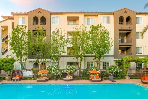 Premier Suites at Marina-Venice with Luxe Pool, Gym & Hot Tub & More