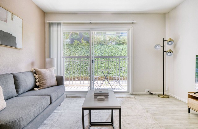 Premium Burbank 1BR w/Pool, W/D & Gym, near TJ & WF, by Blueground