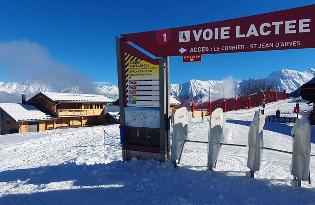 Premium chalet facing the slopes, 7bedroom, spa, sauna, built in 2023