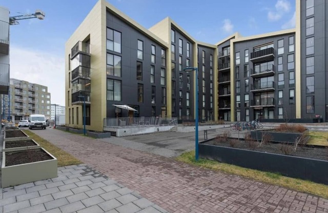 Premium Downtown Queen Apartment