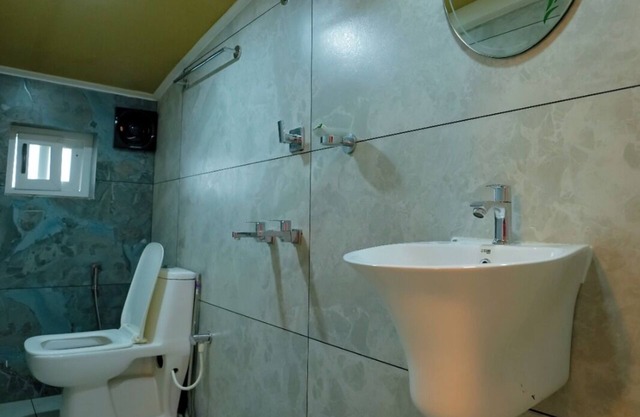 Premium private room in sharing houseboat with all meals