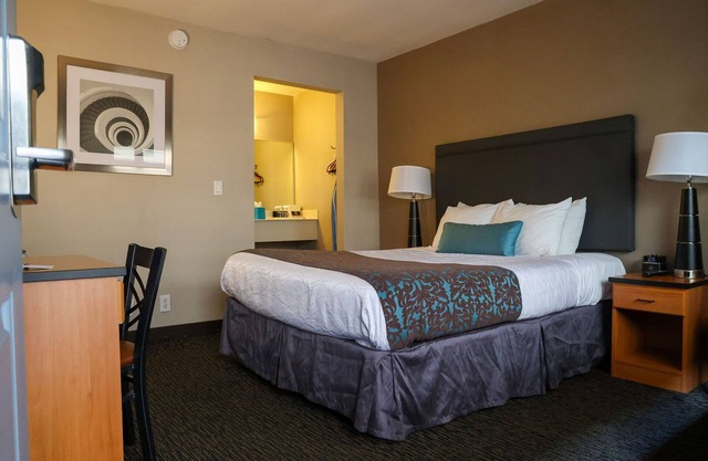 Premium Queen Room in Motel Located in SOMA, Free Parking,15 Min Walk to Moscone