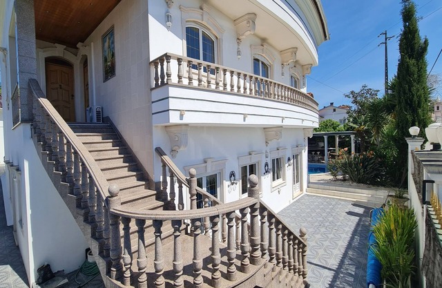 President Residence in Villa☆ (10-13 Guests) by Silver Village Residence