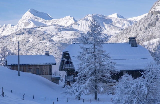 Prestige rental near Megève with personalized services. Charm, relaxation.