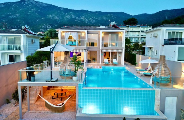 Prestige Villa with infinity pool gorgeous sunset