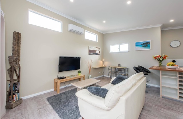 Prestigious Northshore Guest House - Comfortable Living Close To Mullaloo Beach