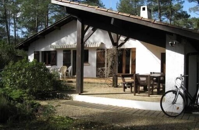 Prestigious villa of 6 rooms with a 1400 sq.m area Lacanau Longarisse