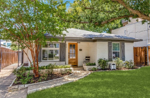 Preston Hollow in between Home