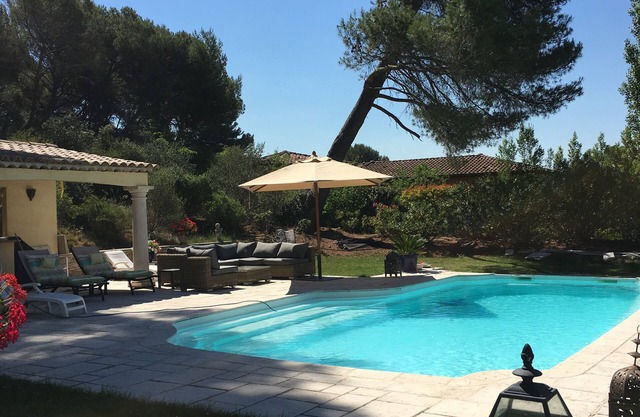 Pretty country house 220m2 with pine forest 10 minutes from Aix en Provence