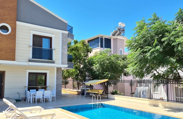 Pretty DHH villa with private pool