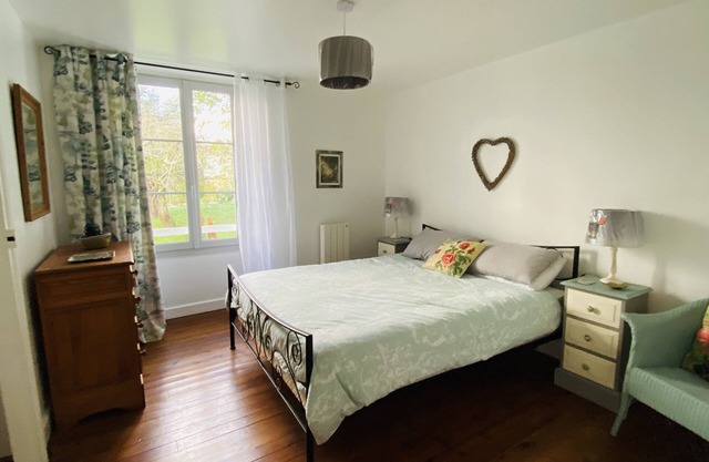 Pretty French Cottage with balcony overlooking gardens - sleeps 5-6