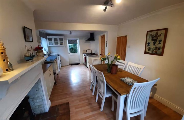 Pretty Norfolk Cottage 5 min drive to the beach and 5 min walk to the pub!