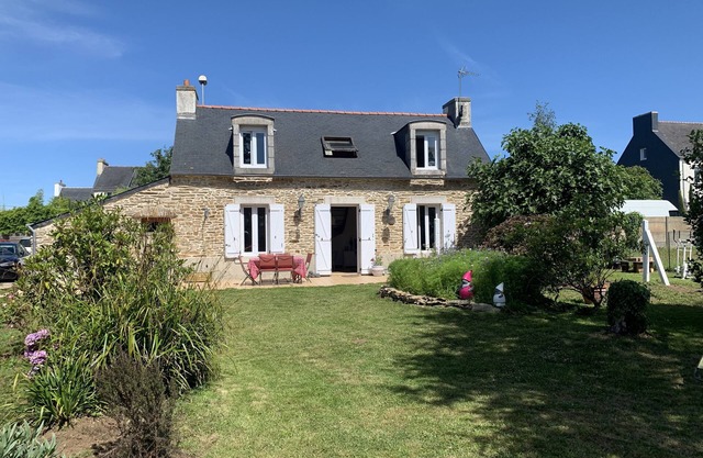 Pretty Penty Bigouden 10 mn from beautiful beaches. 3 bedrooms (up to 6 people)