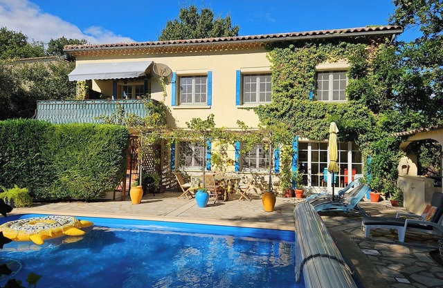 Pretty Provençal Apartment w/Private Pool and Summer Kitchen. Pet Friendly!
