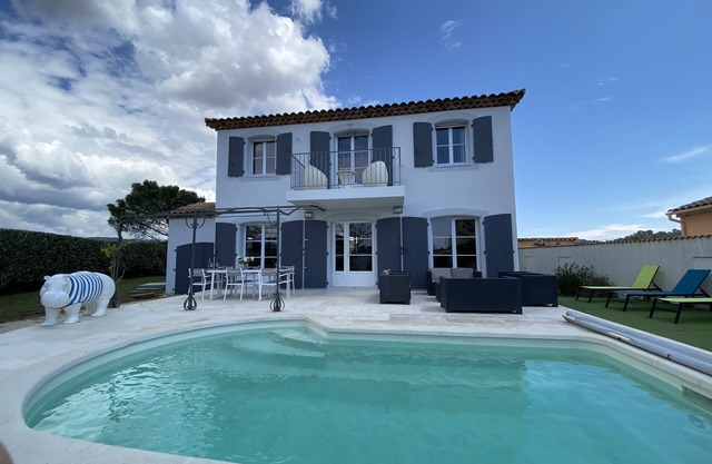 Pretty renovated country house for 8 people with swimming pool, air conditioning, near calm sea