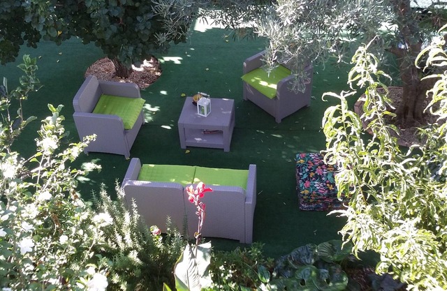 PRETTY VILLA FOR 8 PEOPLE WITH PICINE AND PRIVATE GARDEN 3KM BEACHES