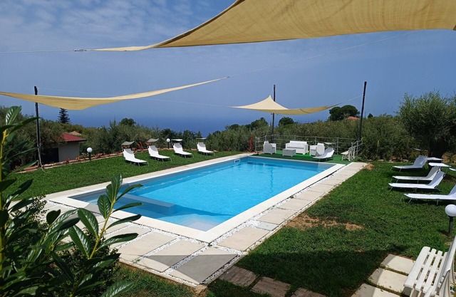 Pretty villa with pool on a hill, 15 minutes from the beach of Capo d'Orlando