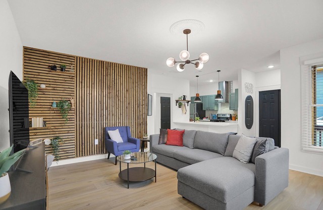 Prime Downtown Location+Garage. Walk to Mass Ave.