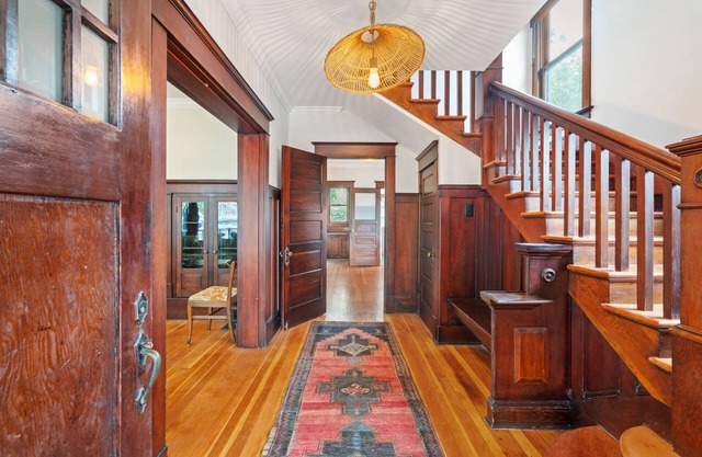 Prime Downtown Location - Family Friendly