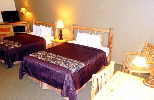 Prime Idaho Location! 2 Affordable Units, Minutes to Sandpoint Elks Golf Course!