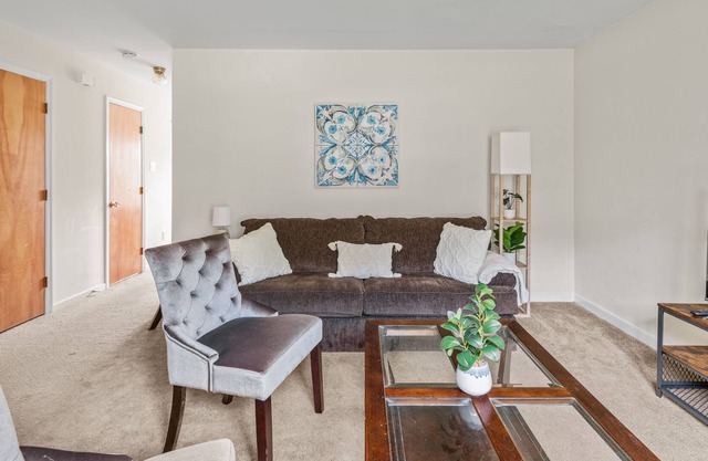 Prime Location 2 Bedroom 1.5 bathroom Oasis