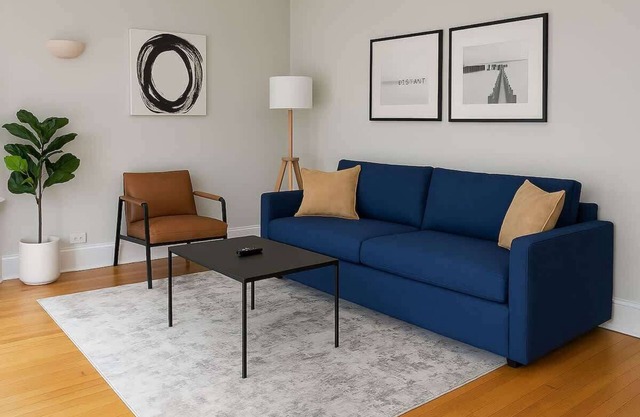 Prime Location! 2BR Near Wrigley