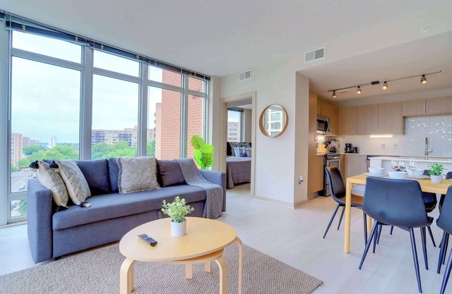 Prime Location Apartment W Great Views