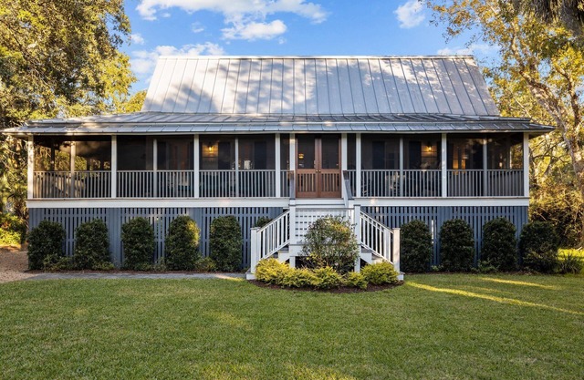 Prime Location! Classic Sullivan's Island Beach House/Gorgeous and Charming Updates!