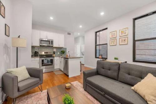 Prime OTR off Vine St, Lux Full Bed, Fast WiFi, Fully Equipped, 50in TV, Sleeps 4ppl