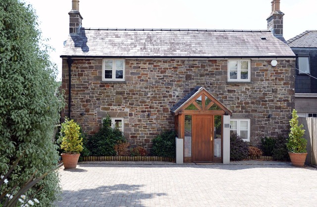 Priory Cottage - Beautiful Cottage, Near to Beach